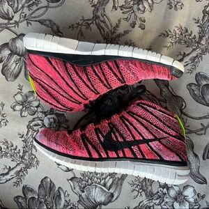 NIKE FLYKNIT CHUKKA Black/ Pink Sneaker Boots. Size 8